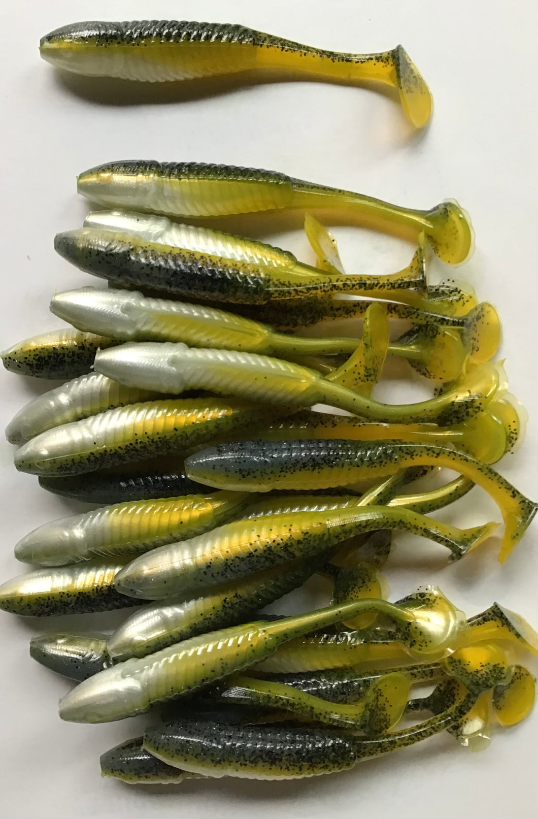 3.5” SWIMMING MINNOW, PADDLE TAIL, SWIMBAIT, BASS LURE, SEXY SHAD (25)